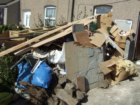 Eco-friendly disposal and recycling during home clearance